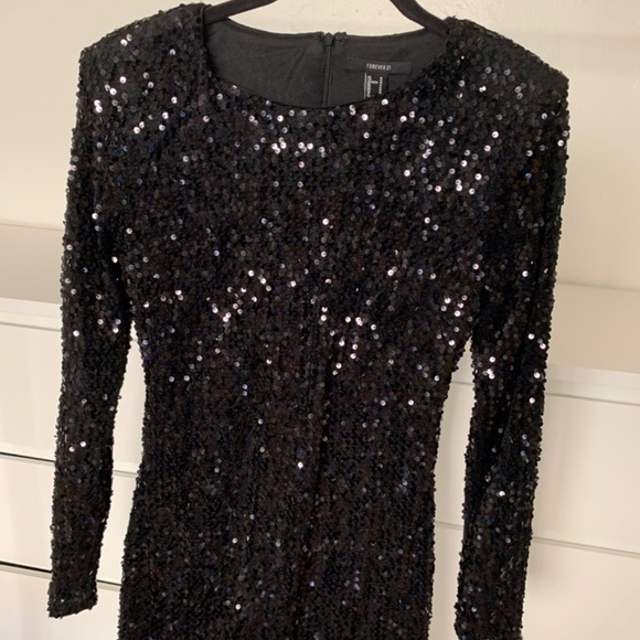 Black long sleeve sequins dress - Picture 4 of 5